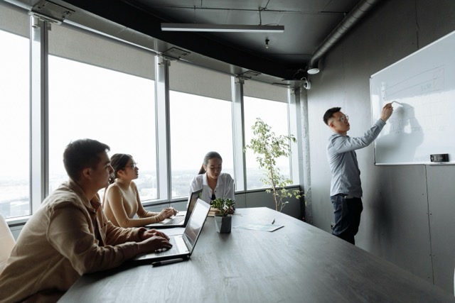 Zora Health’s 2025 Employer Benchmark Report: Fertility, Menopause & the Talent Risk Gap